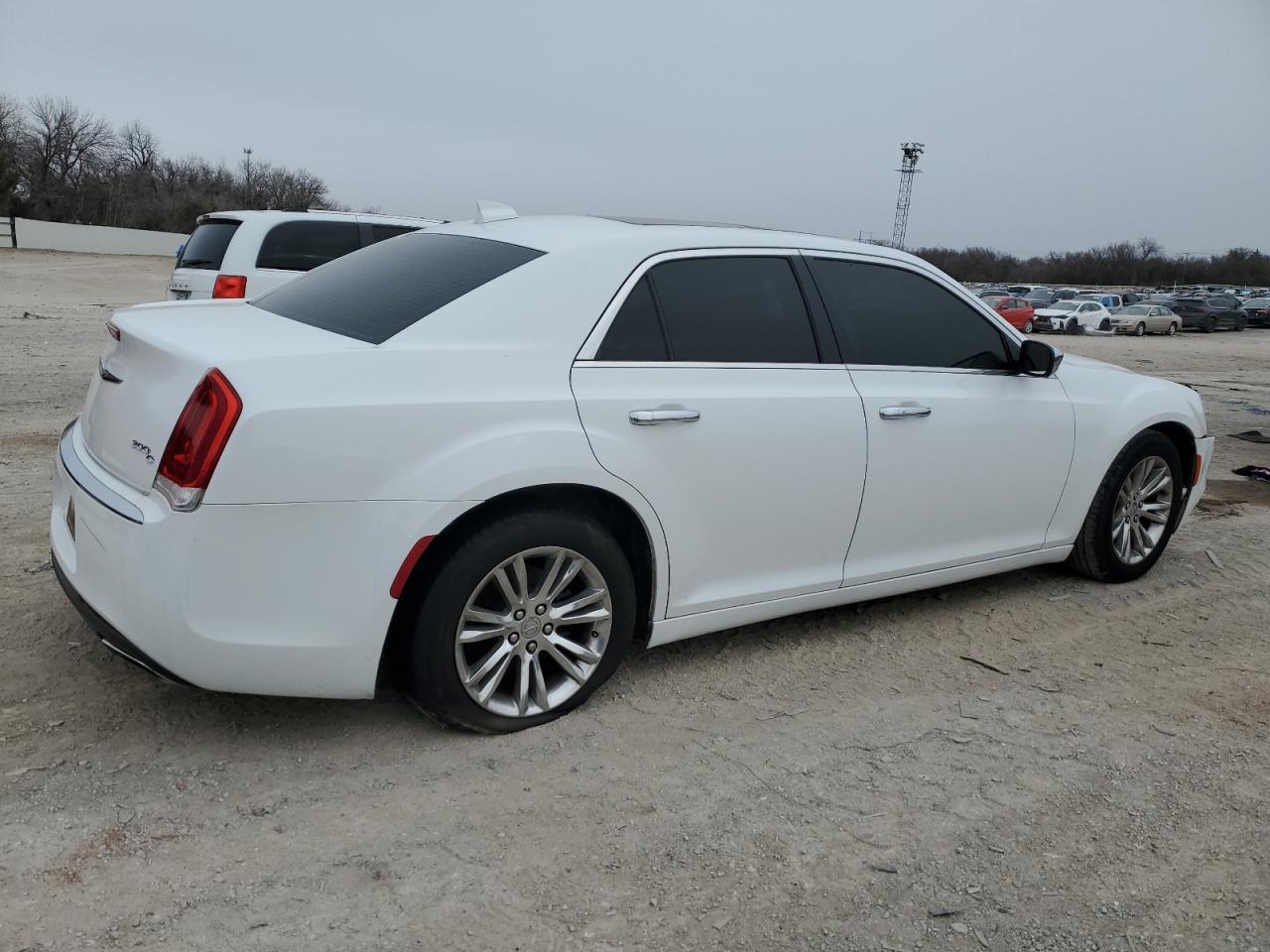 2016 Chrysler 300C - Фото 3