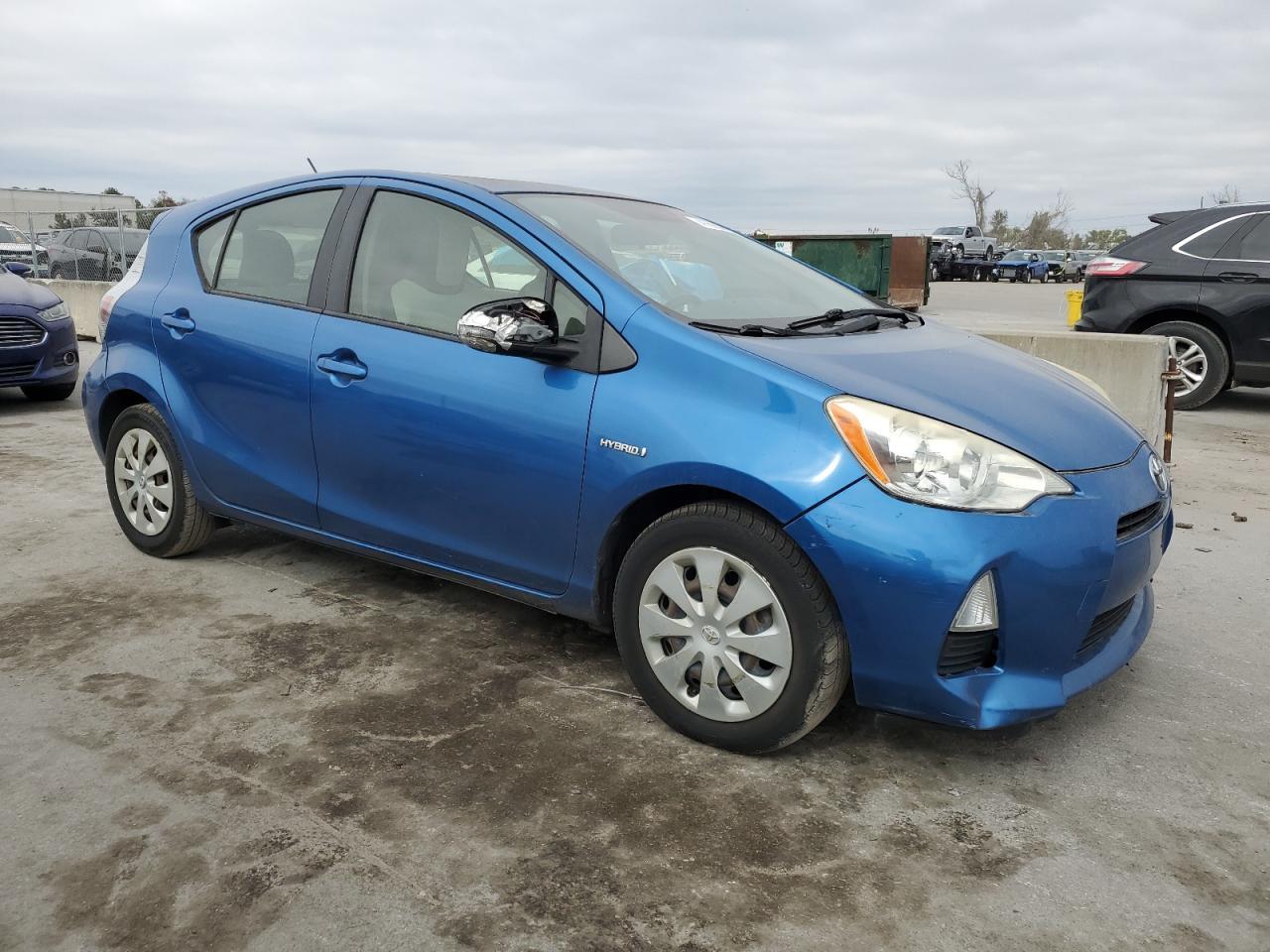 2013 Toyota Prius C - Image 4