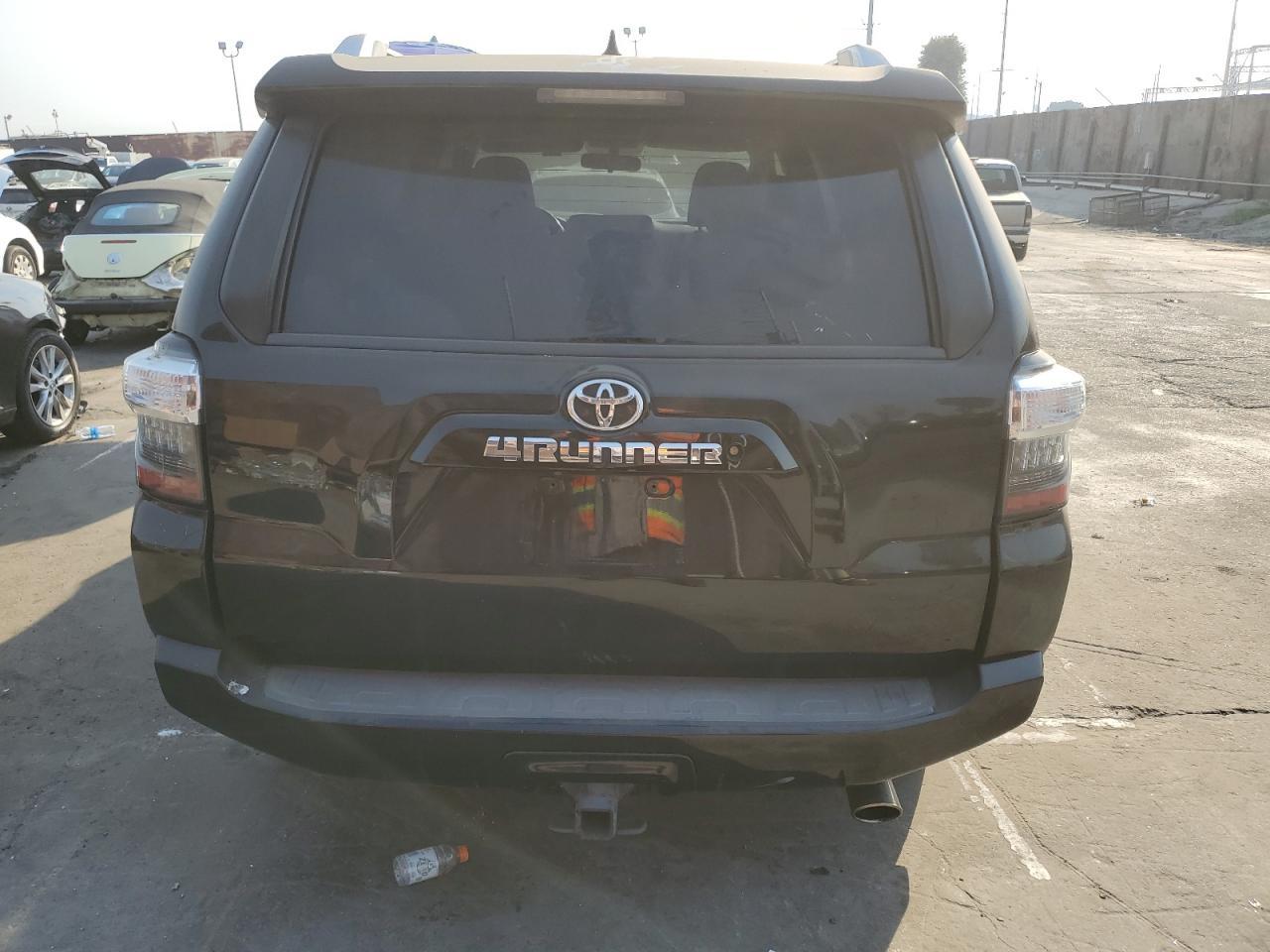 2014 Toyota 4Runner Sr5 - Image 6
