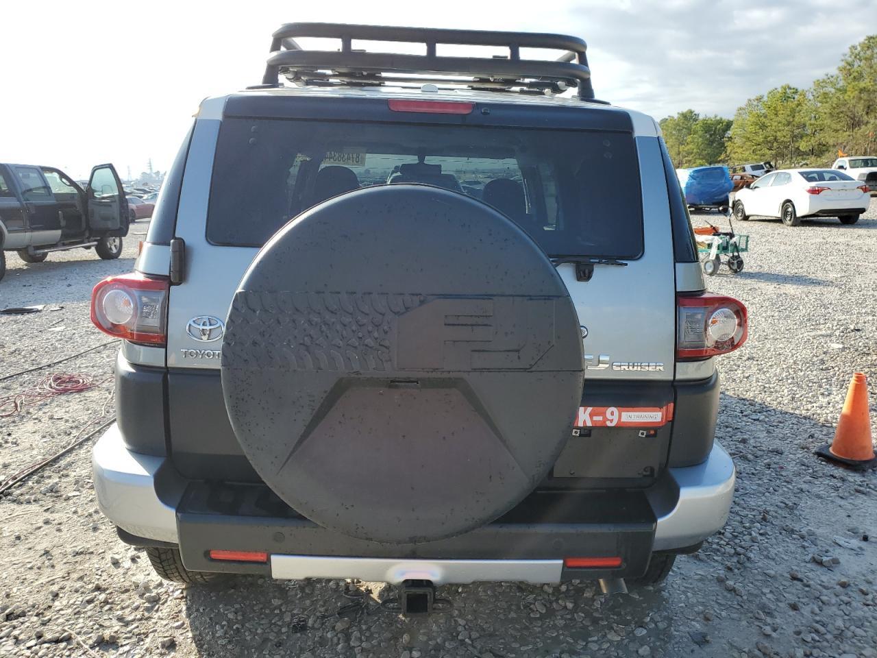 2012 Toyota Fj Cruiser - Image 6