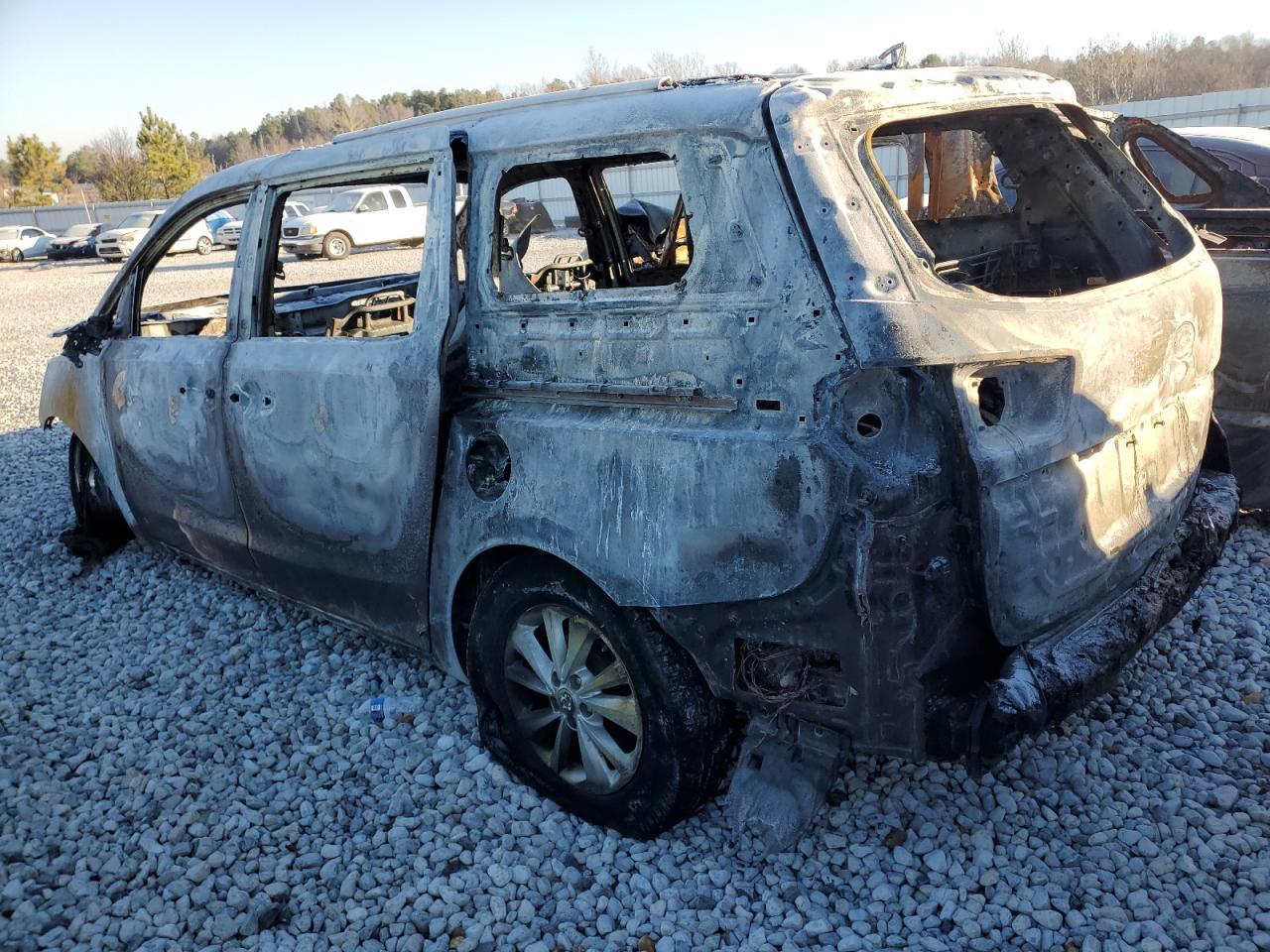 2016 Kia Sedona Lx - Фото 2