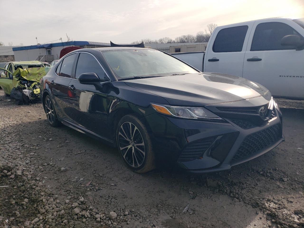 2019 Toyota Camry Se - Фото 4