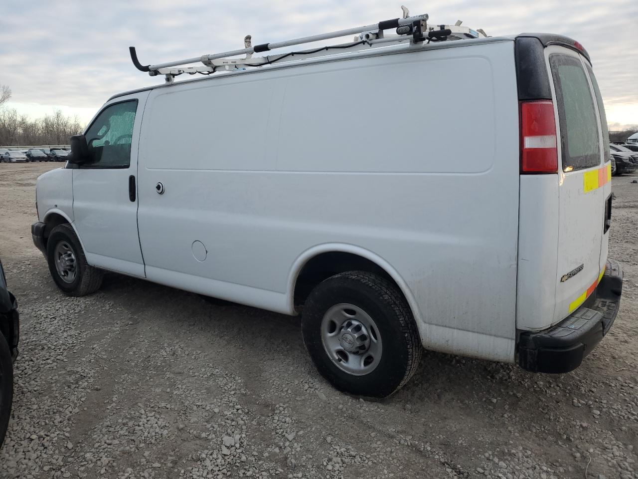 2018 Chevrolet Express G2500 - Фото 2