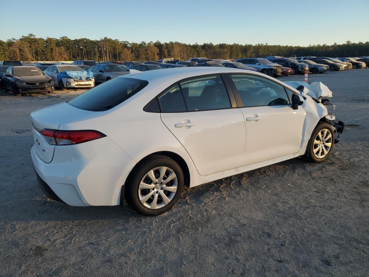 2025 Toyota Corolla Le - Фото 3