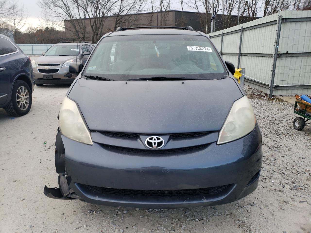 2010 Toyota Sienna Le - Фото 5