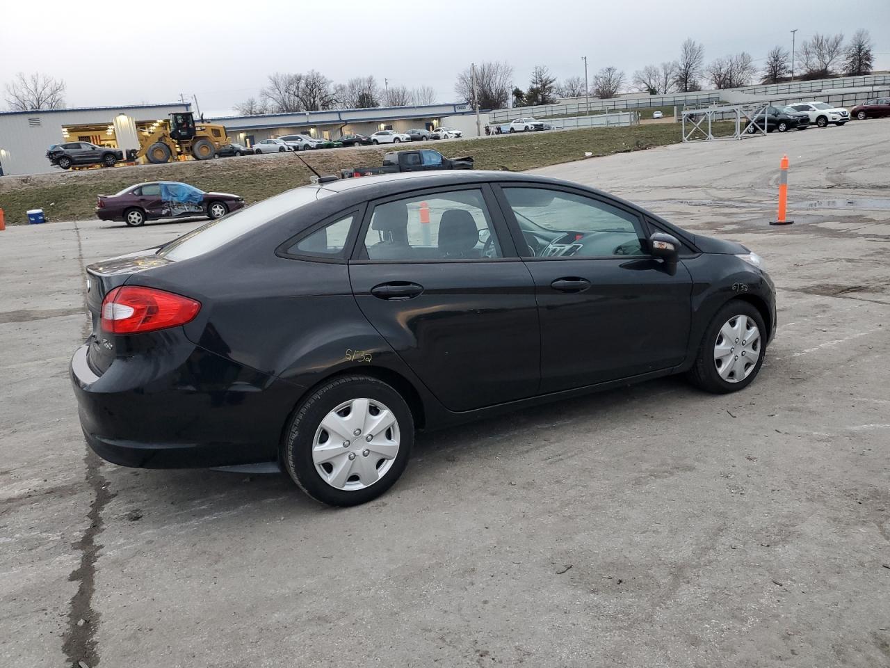 2013 Ford Fiesta Se - Фото 3