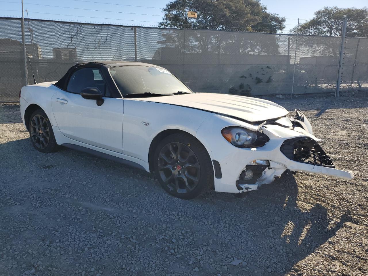 2017 Fiat 124 Spider Classica - Фото 4