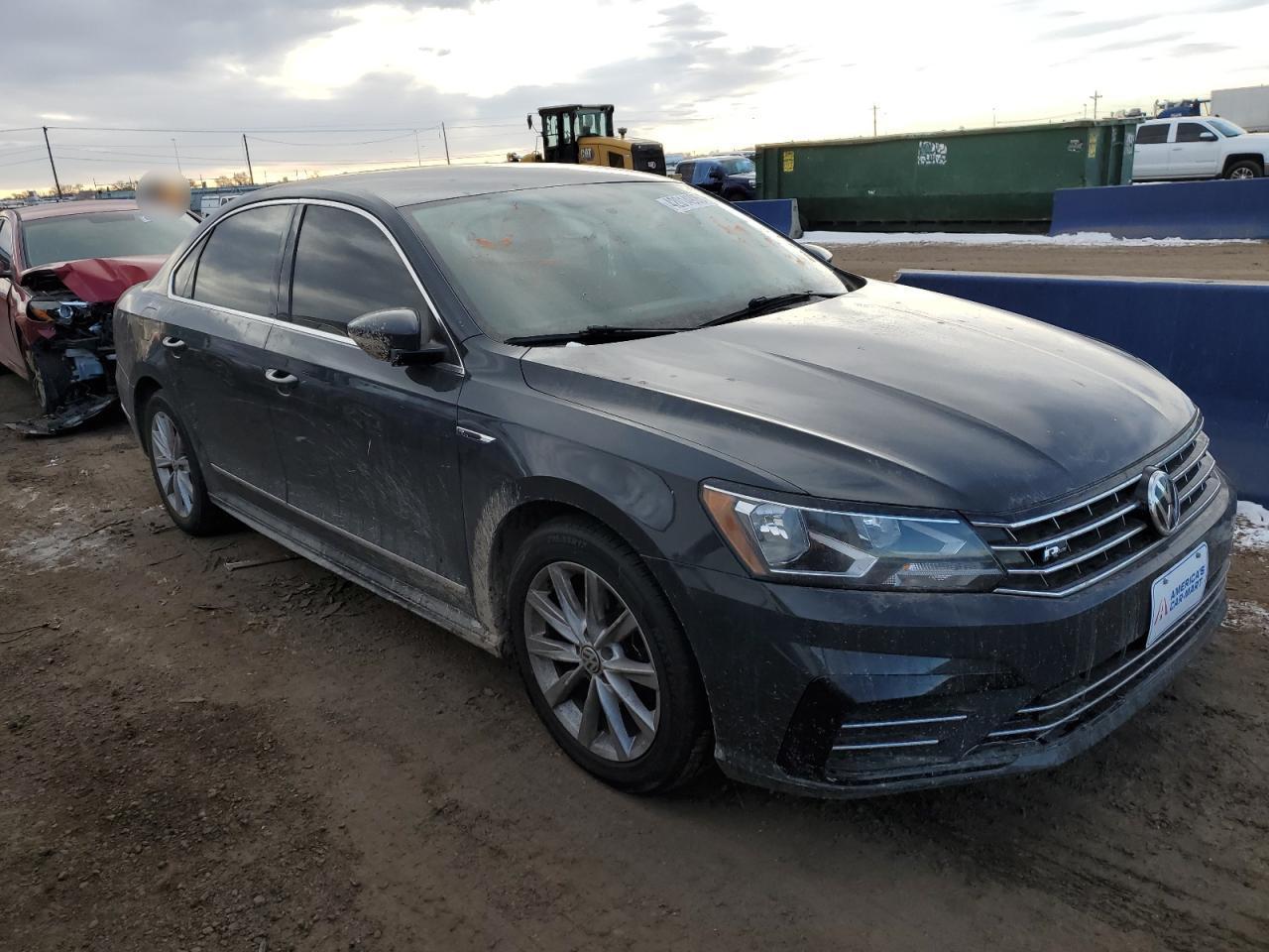 2017 Volkswagen Passat R-Line - Image 4