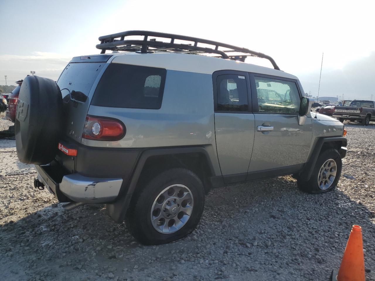 2012 Toyota Fj Cruiser - Image 3