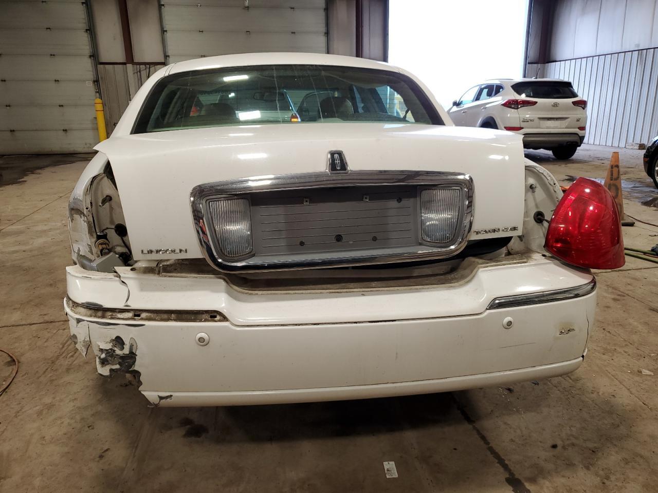 2003 Lincoln Town Car Signature - Фото 6