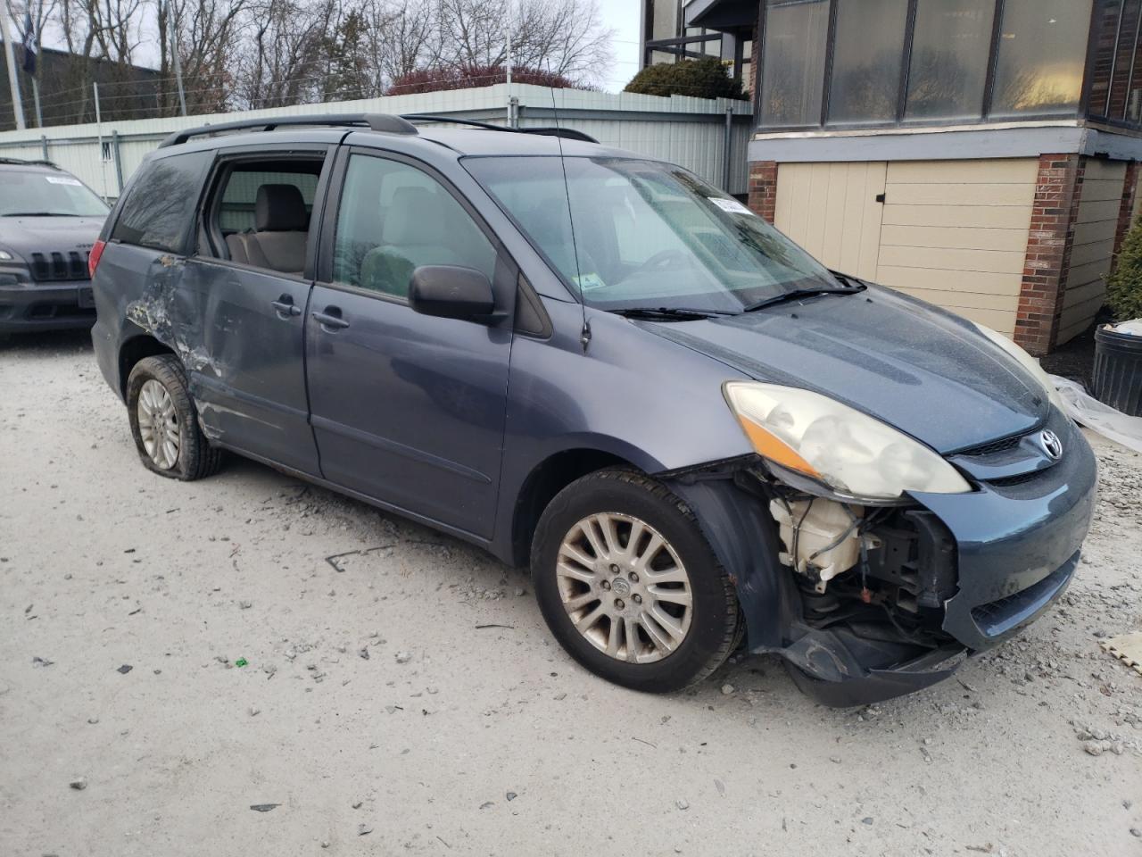 2010 Toyota Sienna Le - Фото 4