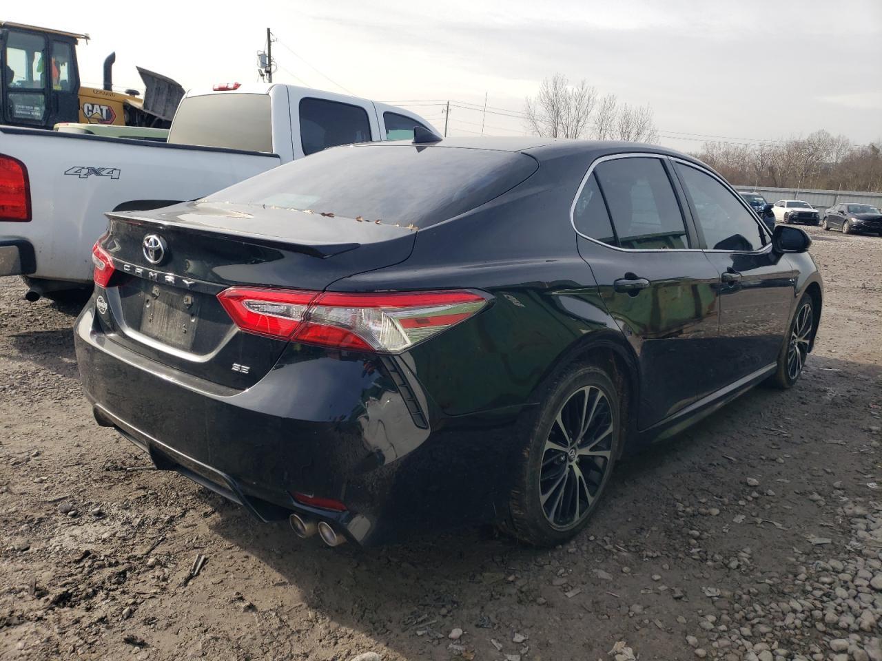 2019 Toyota Camry Se - Фото 3