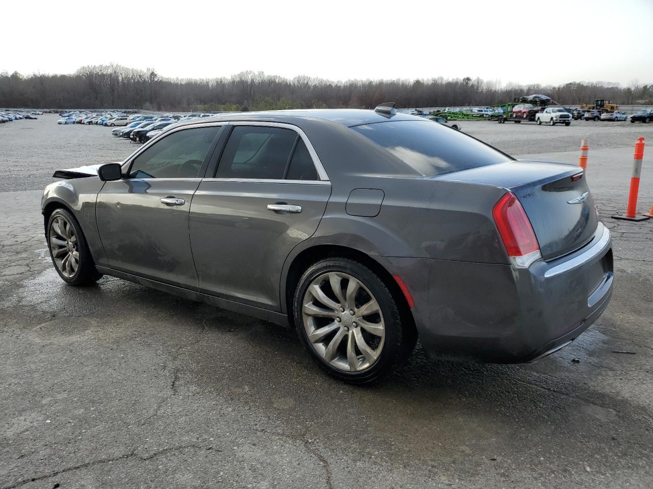 2019 Chrysler 300 Limited - Фото 2