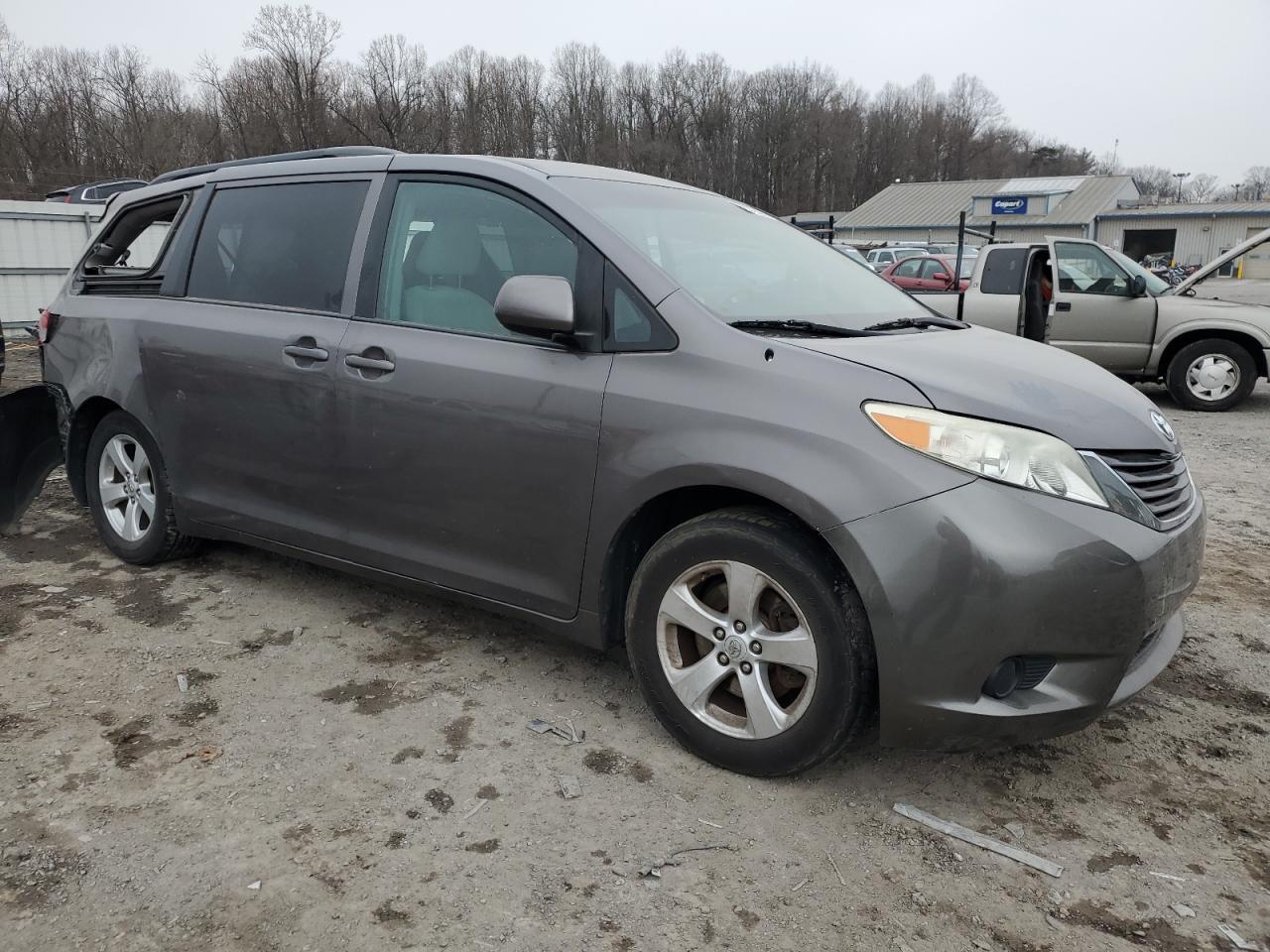 2011 Toyota Sienna Le - Фото 4