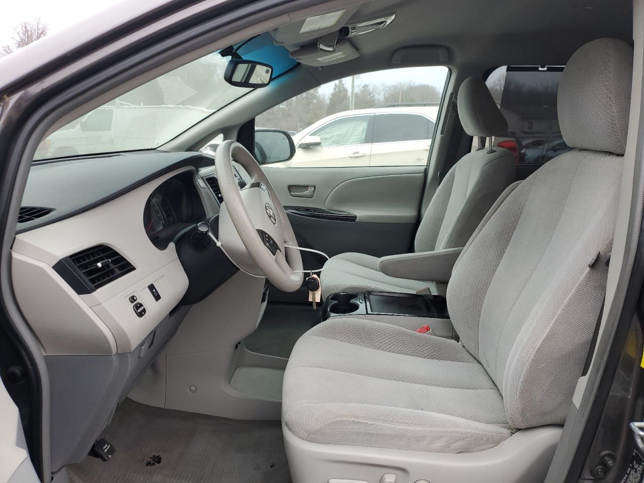 2011 Toyota Sienna Le - Фото 7