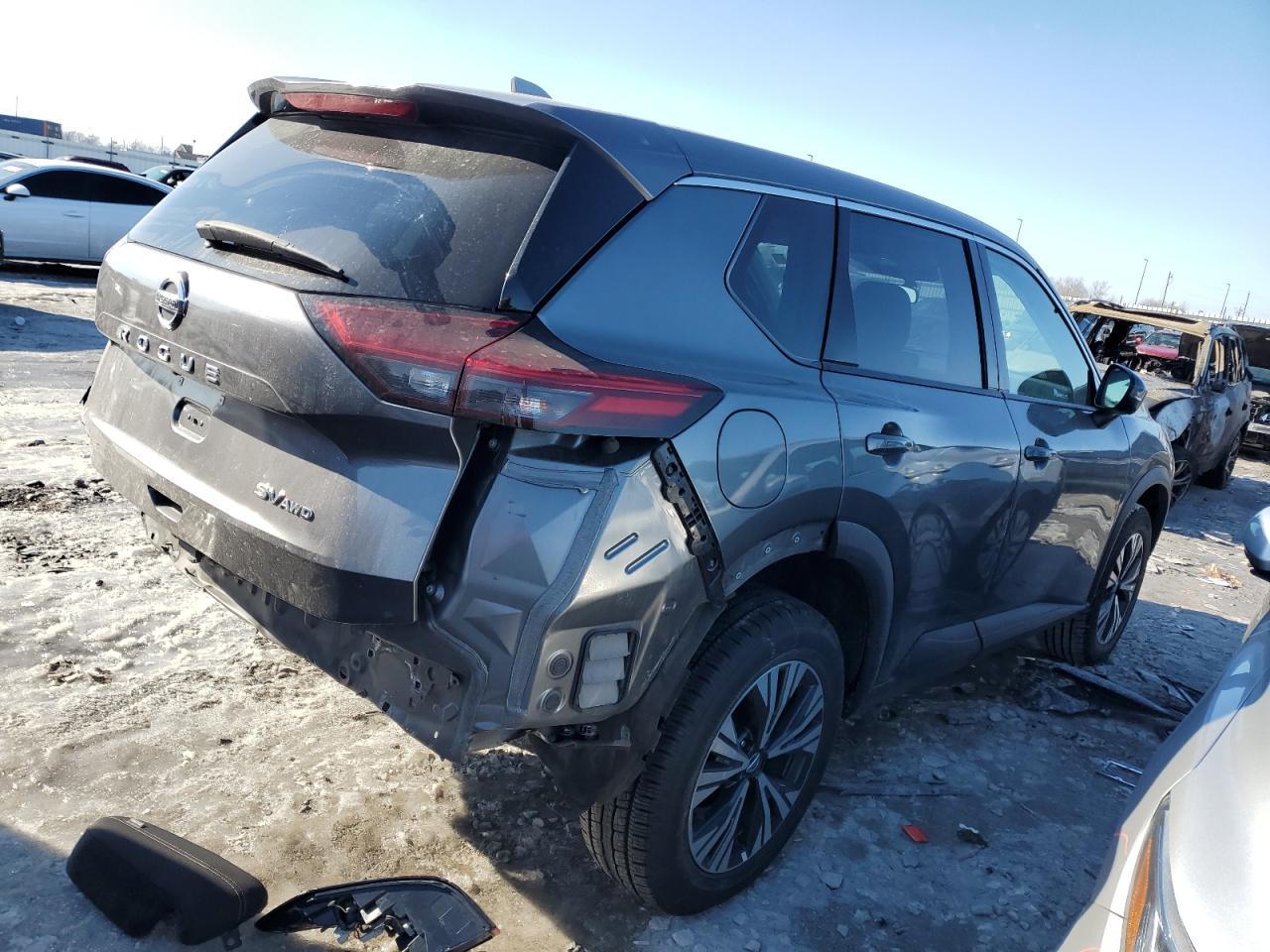 2021 Nissan Rogue Sv - Image 3