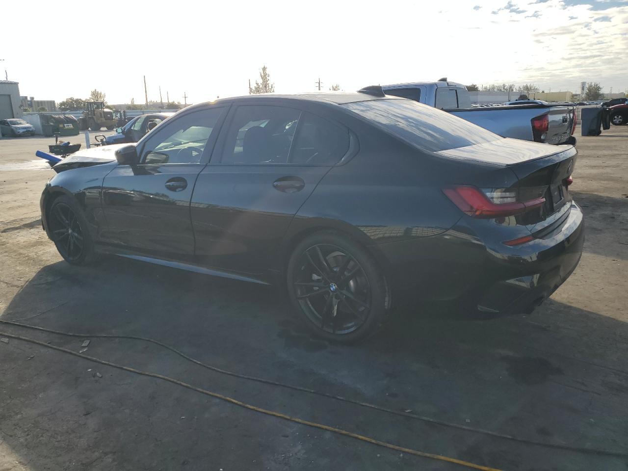 2022 BMW 330I - Фото 2