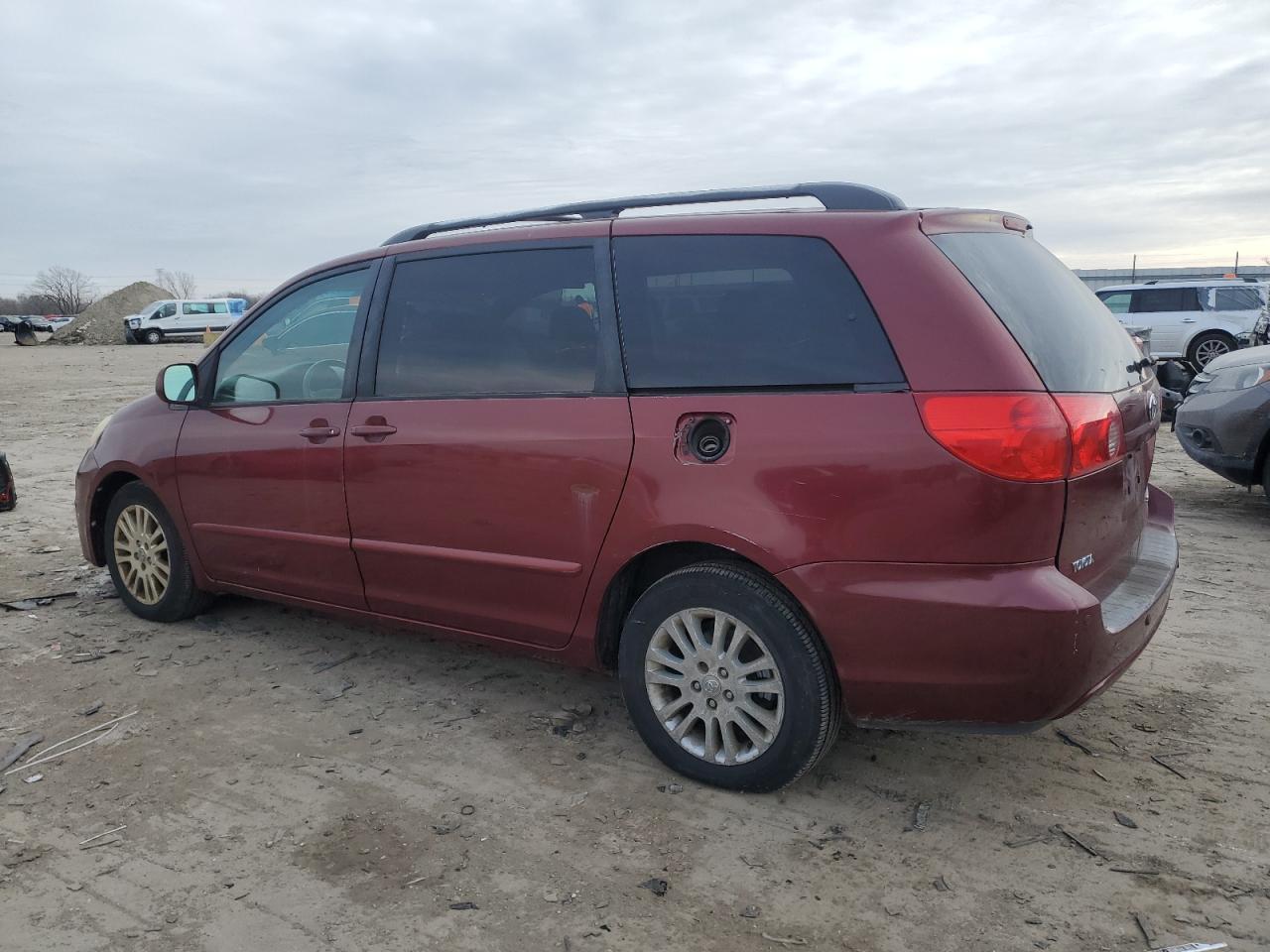 2007 Toyota Sienna - Фото 2