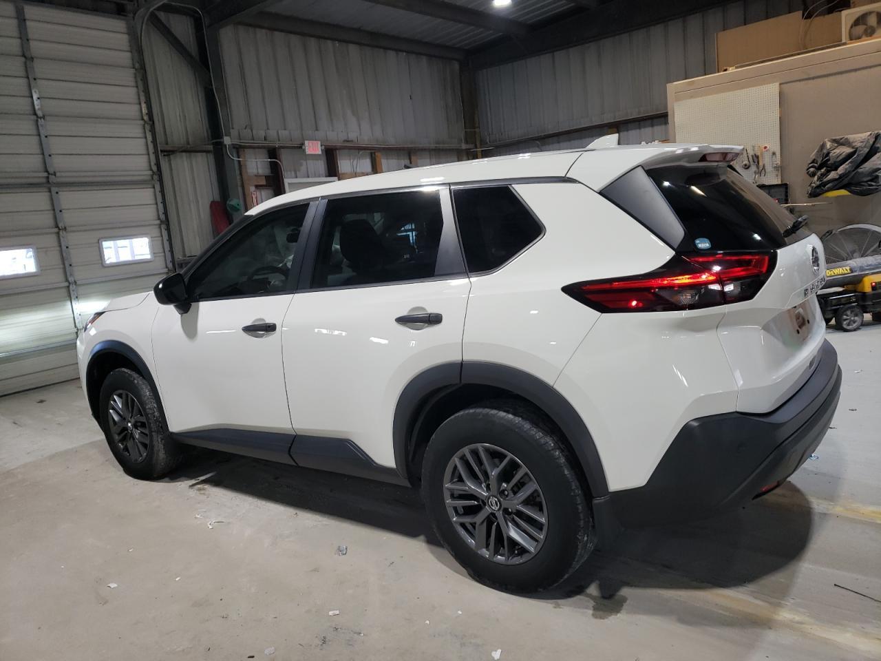 2021 Nissan Rogue S - Фото 2