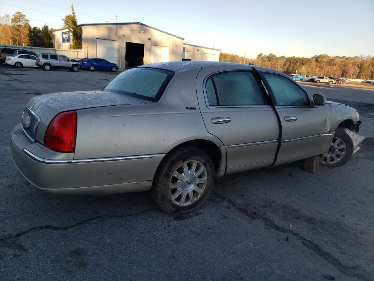 2010 Lincoln Town Car Signature Limited - Фото 3
