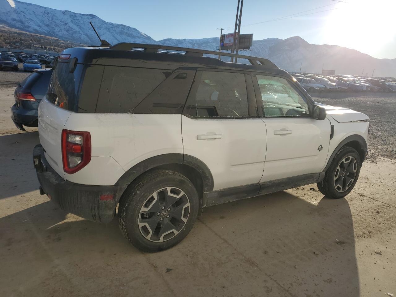 2023 Ford Bronco Sport Outer Banks - Image 3