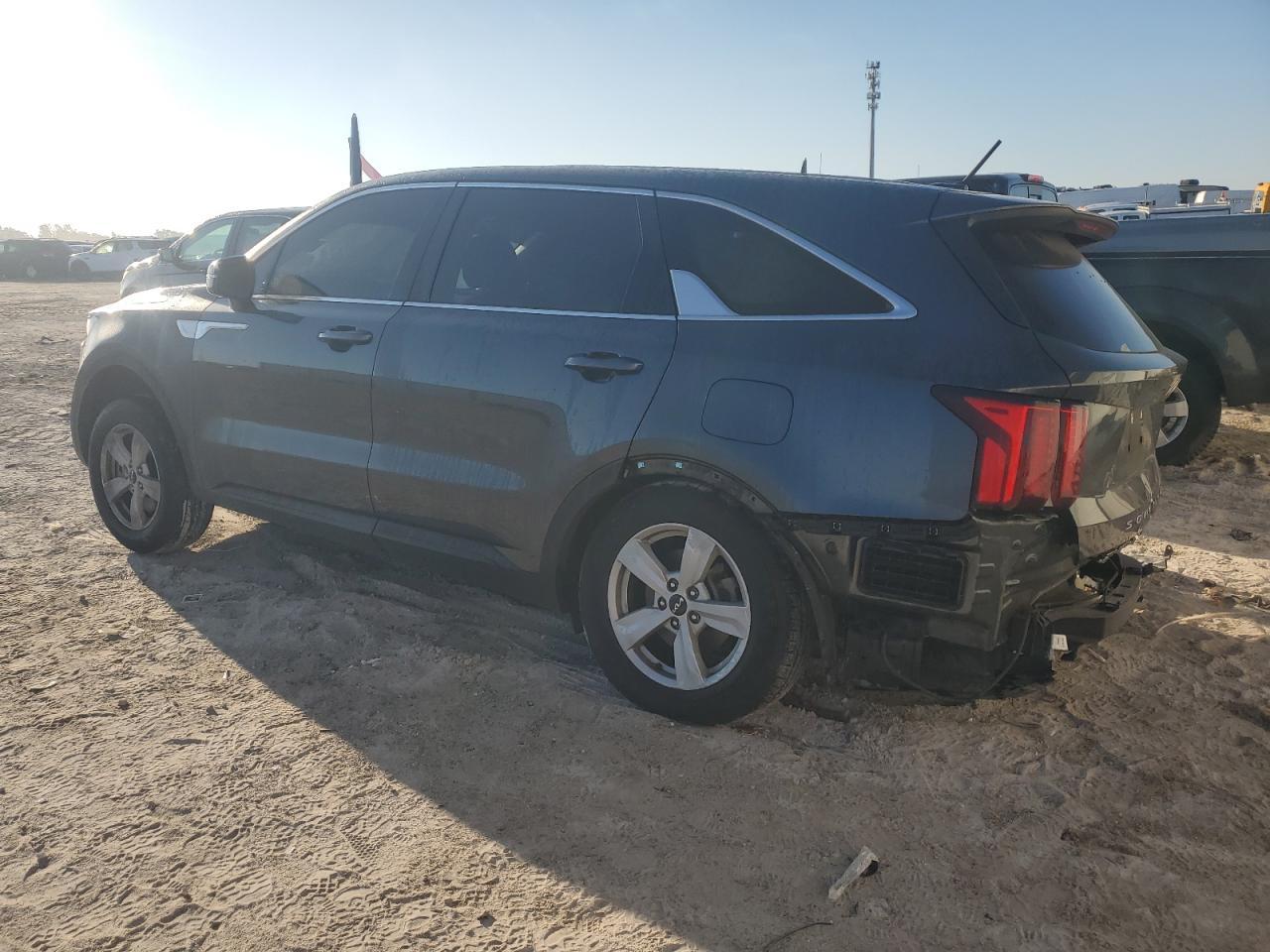 2022 Kia Sorento Lx - Фото 2