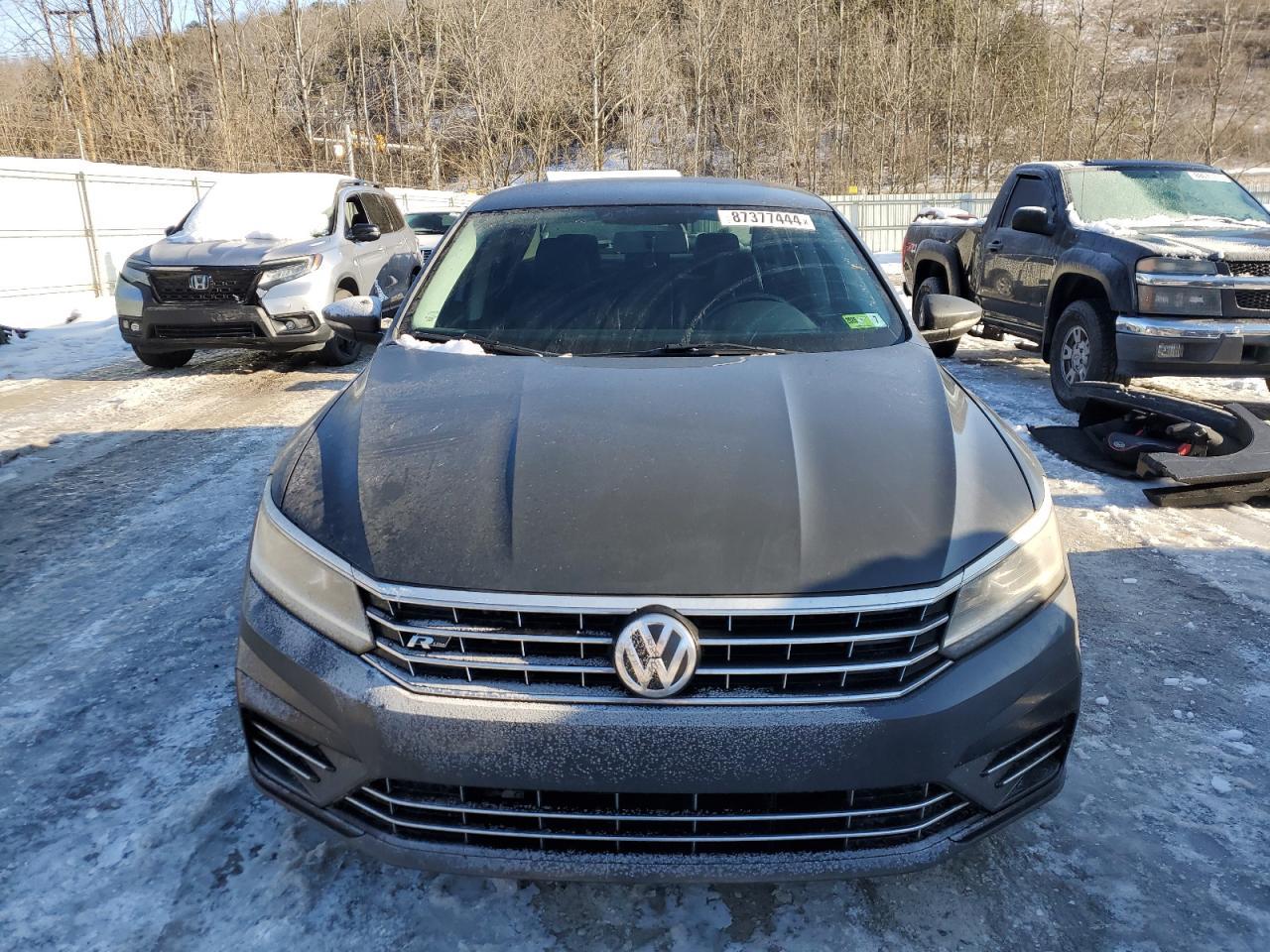 2018 Volkswagen Passat S - Фото 5