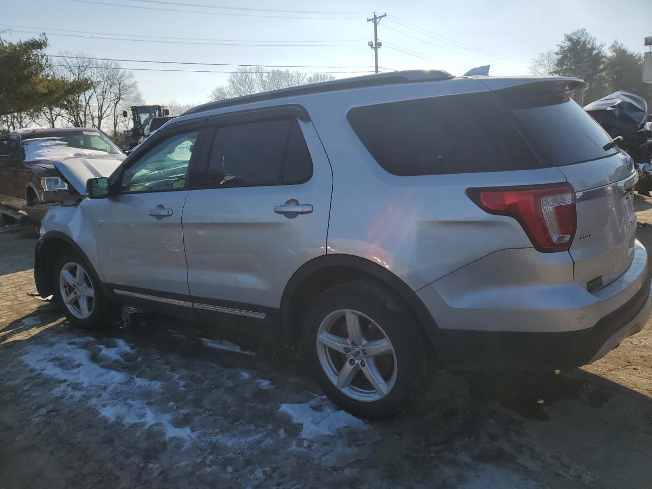 2017 Ford Explorer Xlt - Фото 2