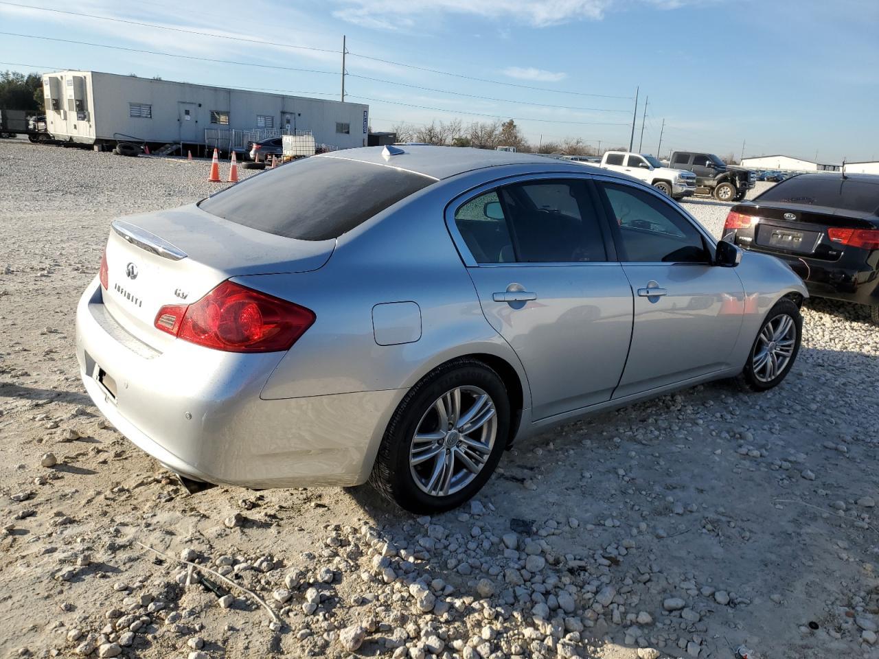 2010 Infiniti G37 Base - Фото 3