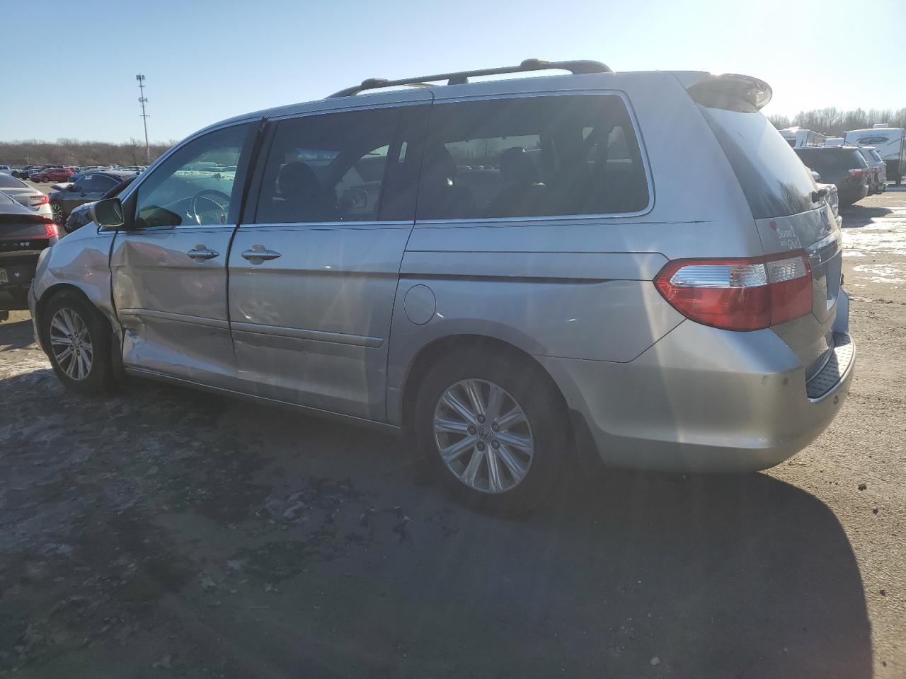 2005 Honda Odyssey Touring - Image 2