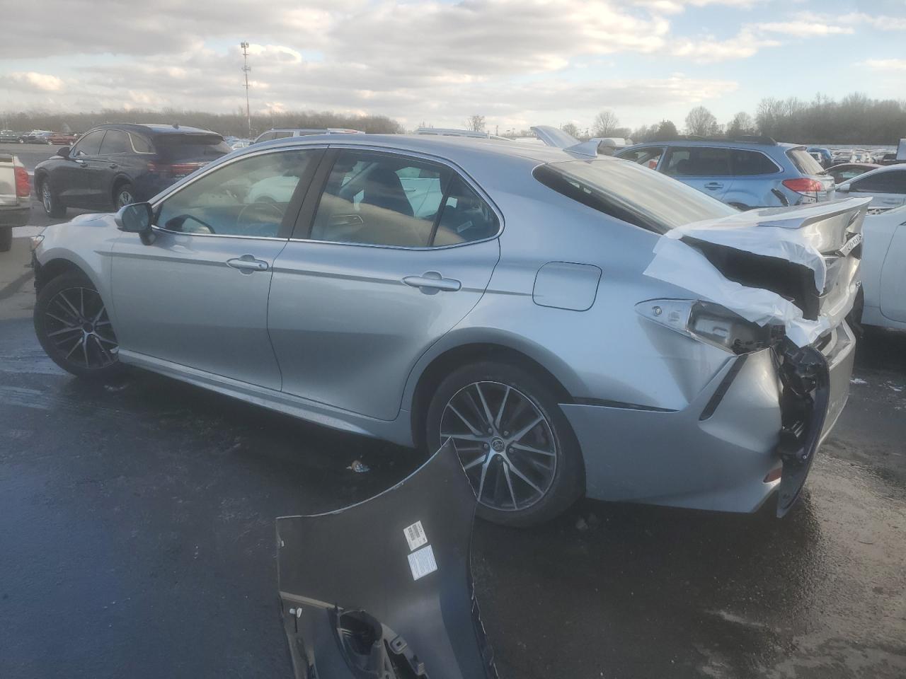 2021 Toyota Camry Se - Фото 2