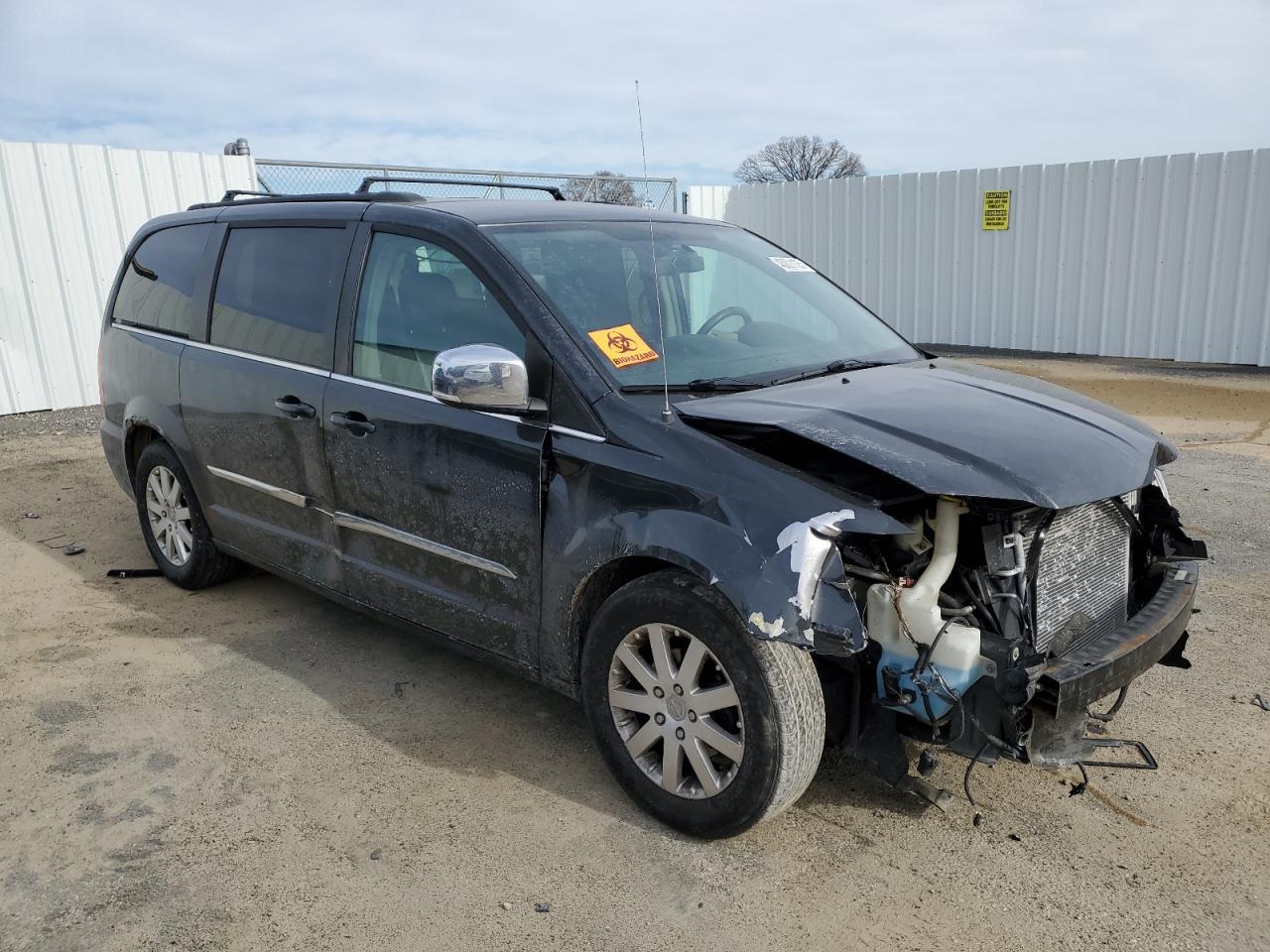 2011 Chrysler Town & Country Touring L - Image 4