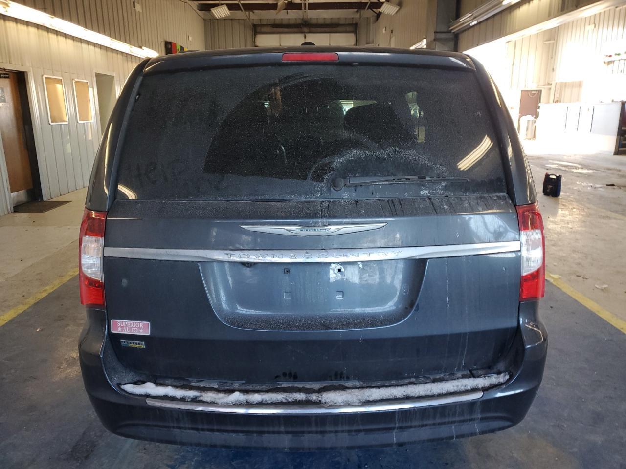 2014 Chrysler Town & Country Touring L - Image 6