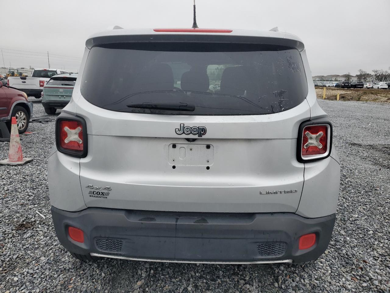 2015 Jeep Renegade Limited - Image 6