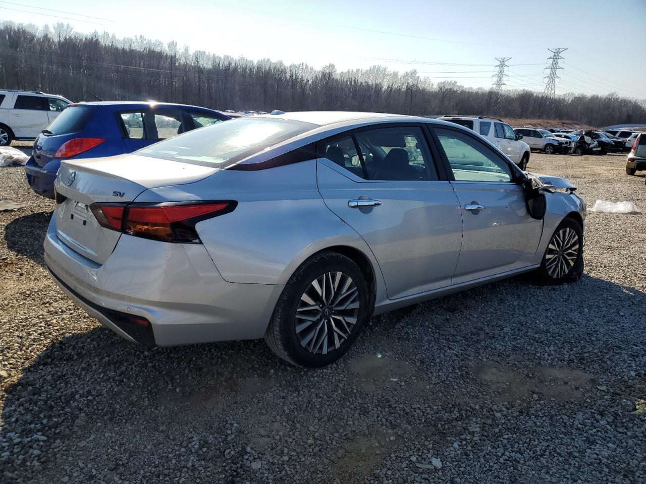 2024 Nissan Altima Sv - Image 3