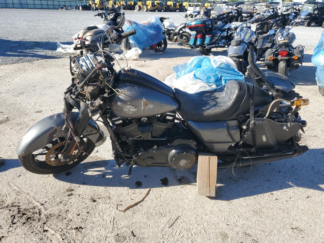 2021 Harley-Davidson Flhxs - Image 3