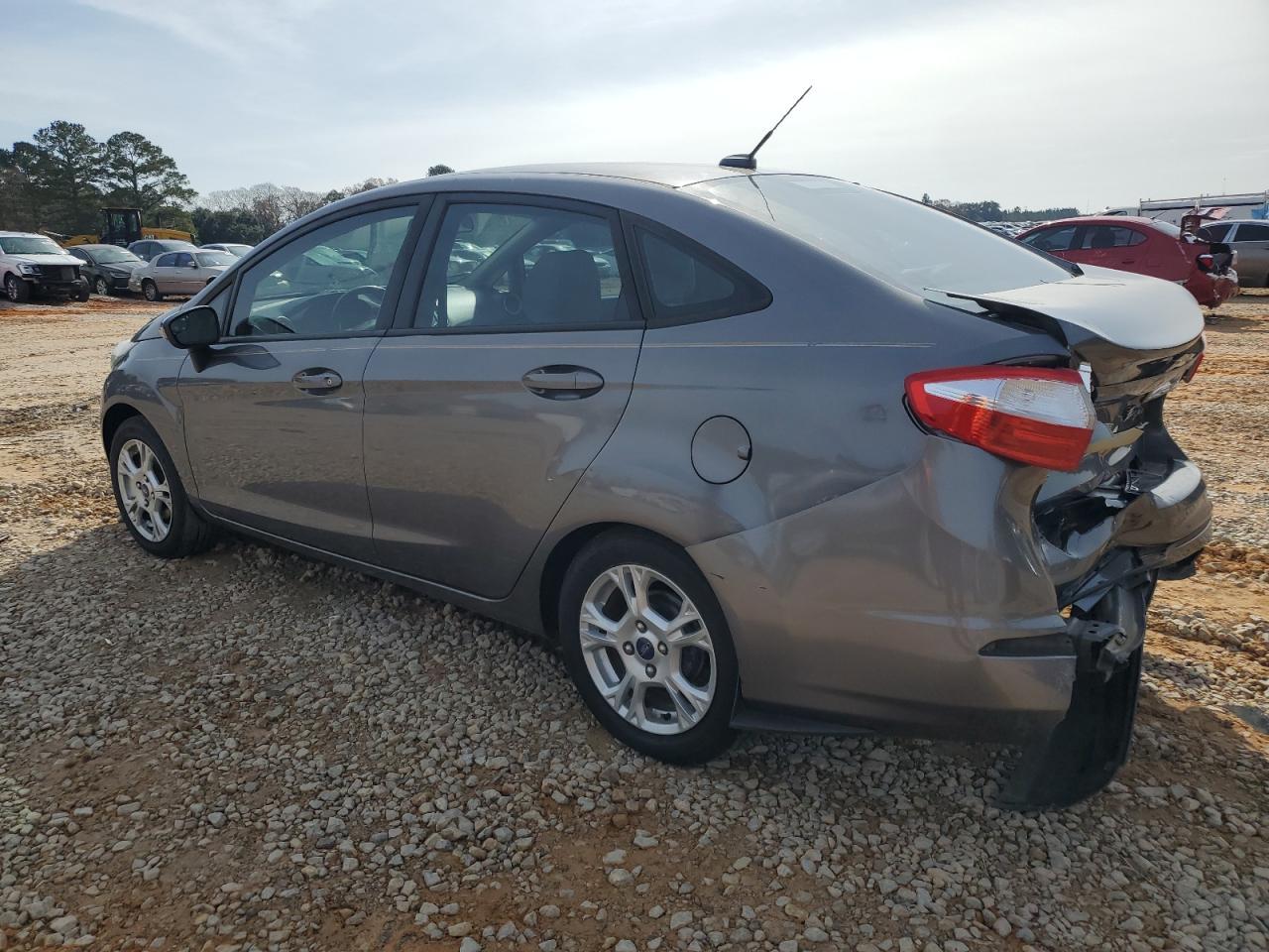 2014 Ford Fiesta Se - Фото 2