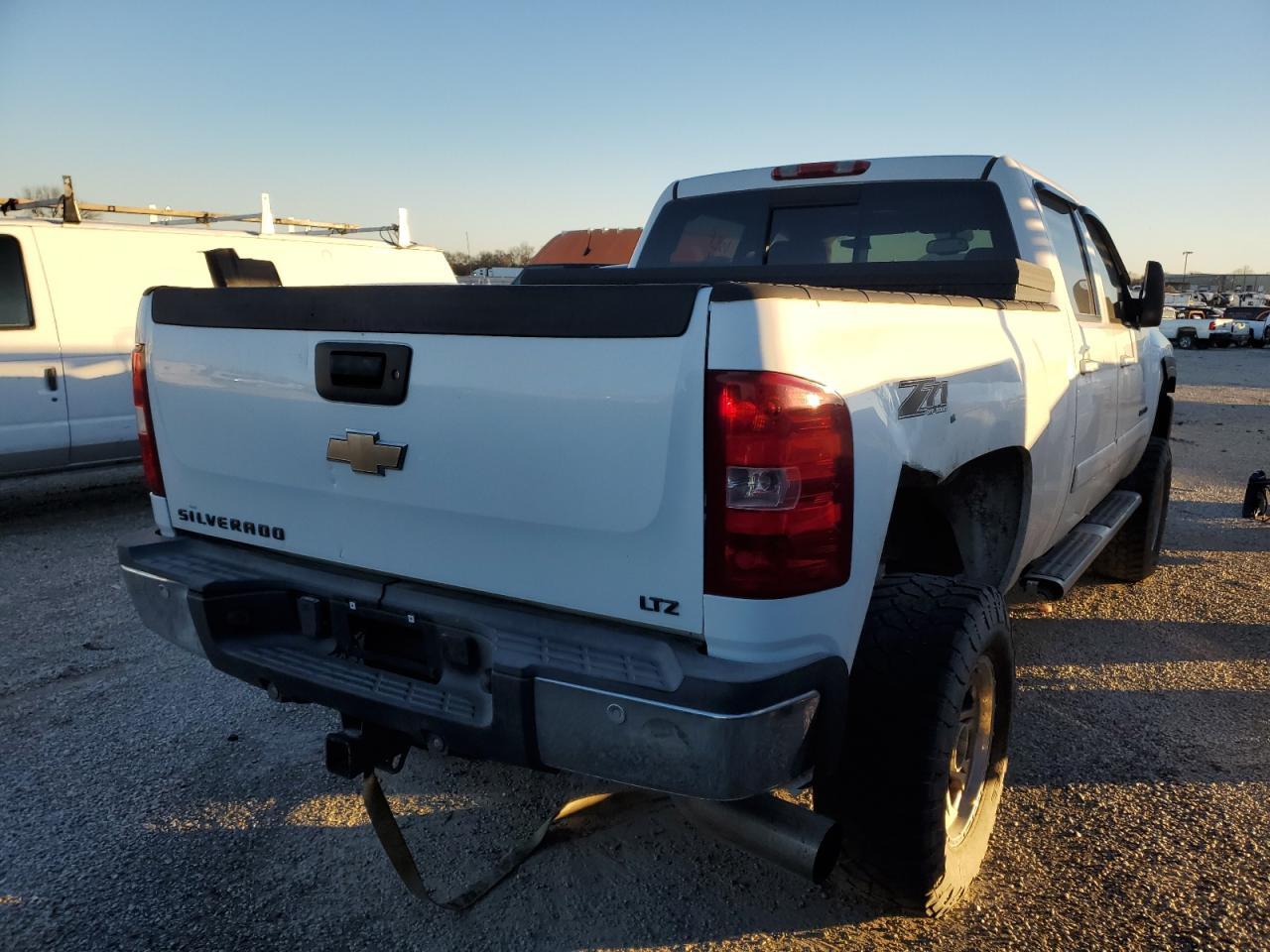 2008 Chevrolet Silverado - Image 3