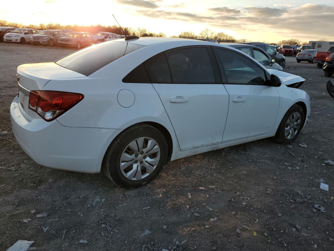 2015 Chevrolet Cruze Ls - Image 3