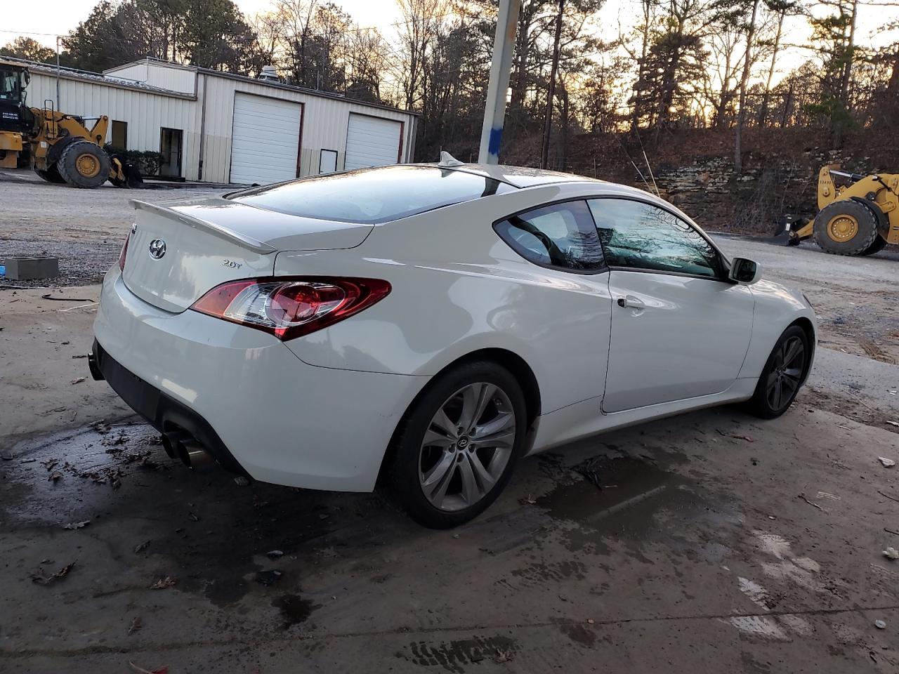 2011 Hyundai Genesis Coupe 2.0T - Фото 3