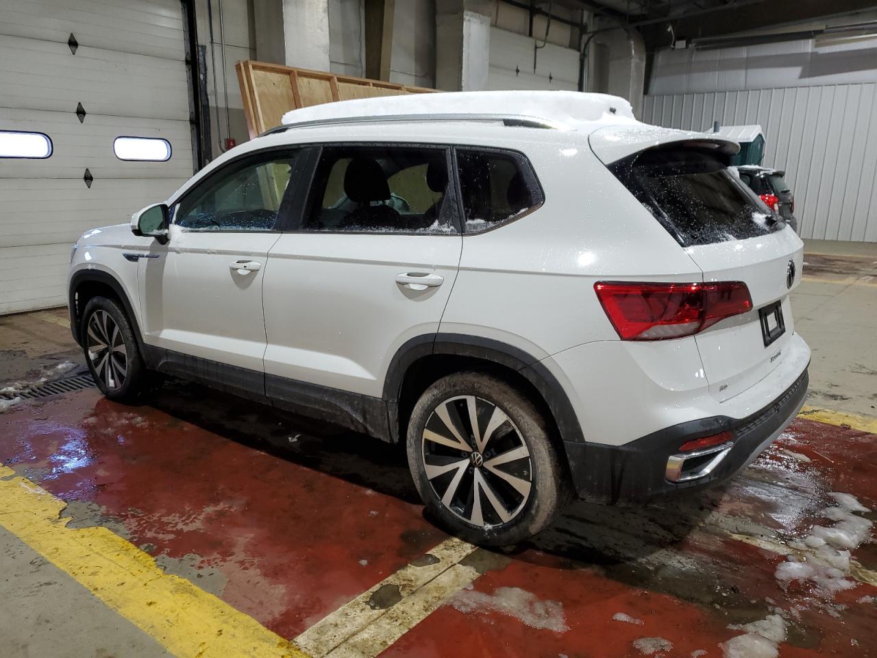 2022 Volkswagen Taos Se - Фото 2