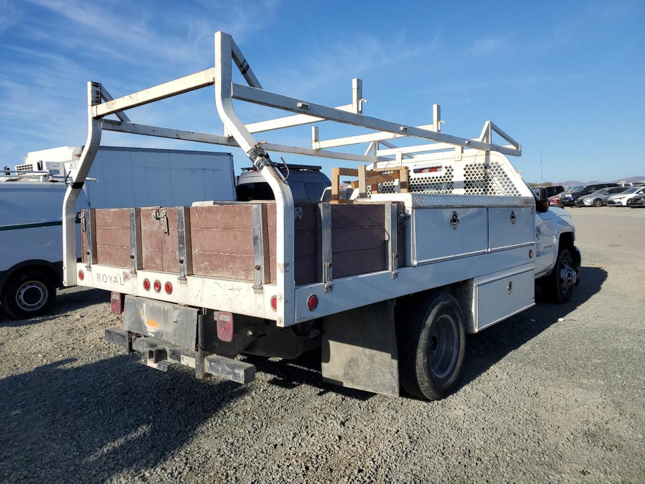 2017 Chevrolet Silverado C3500 - Image 3