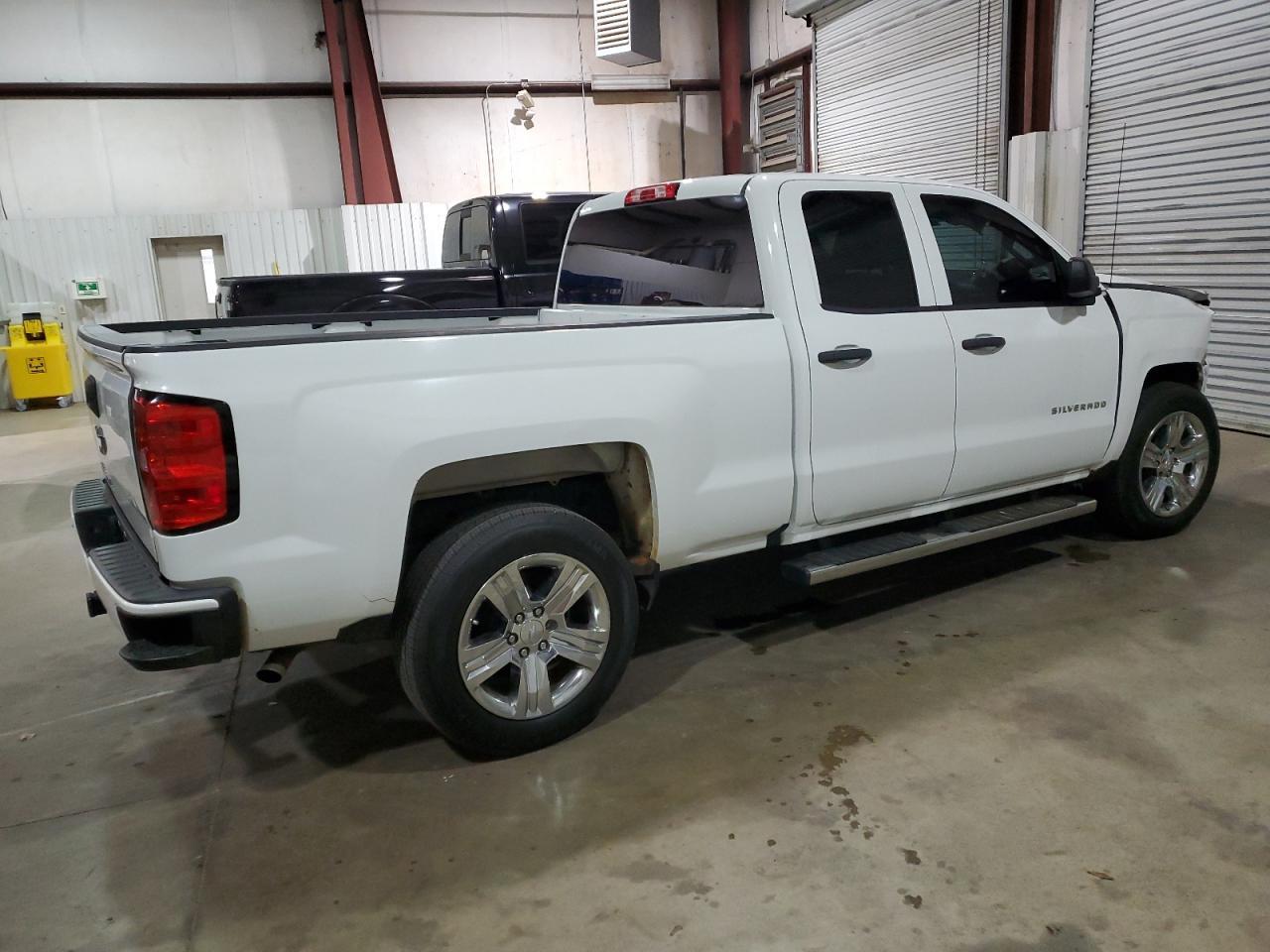 2017 Chevrolet Silverado C1500 Custom - Фото 3