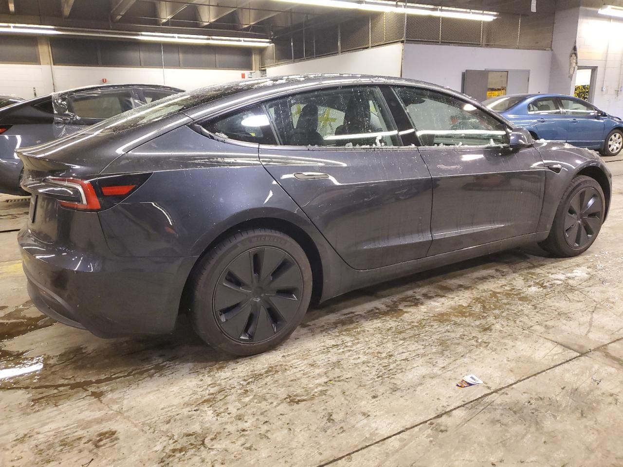 2024 Tesla Model 3 - Фото 3
