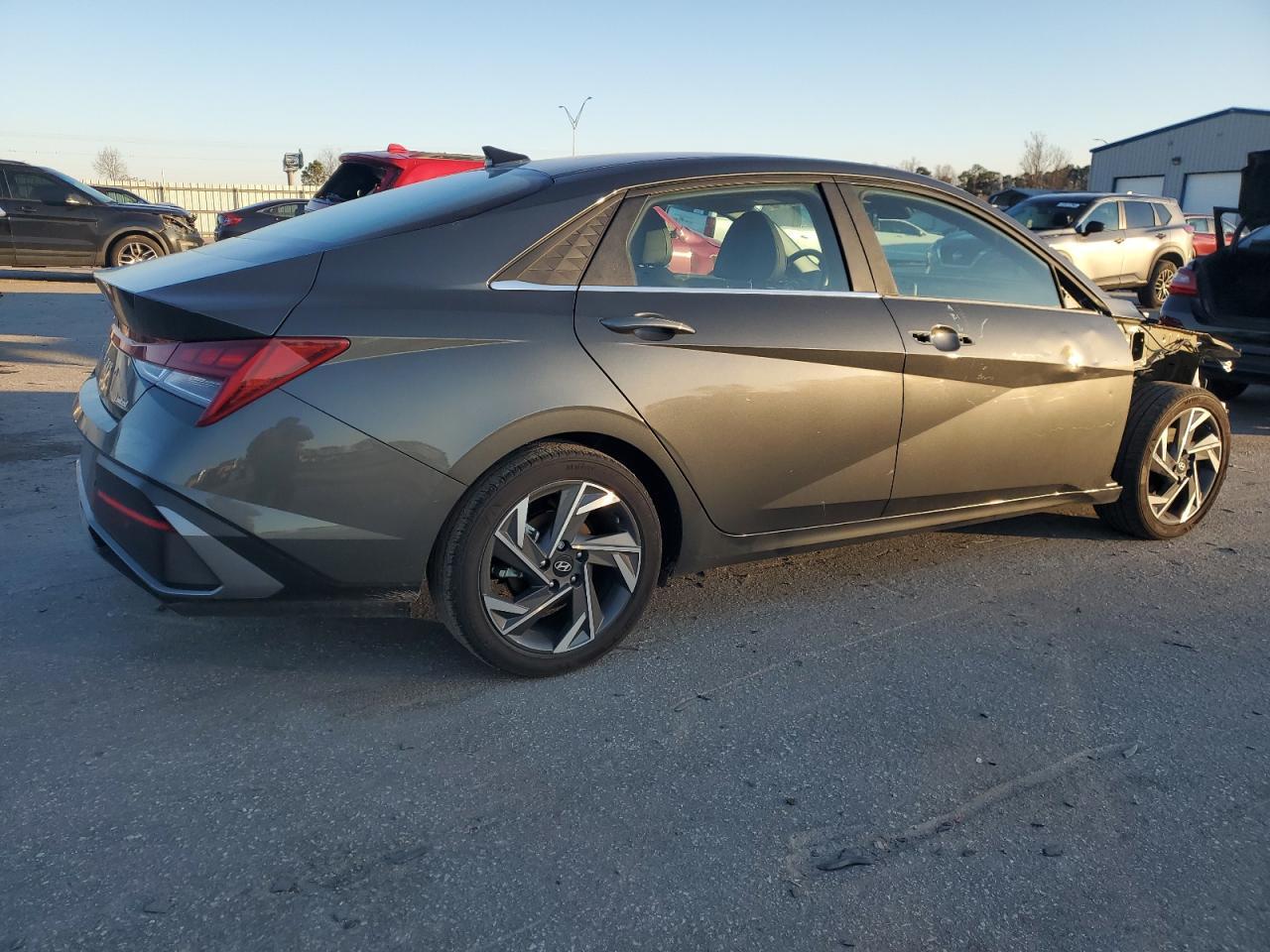 2024 Hyundai Elantra Limited - Фото 3