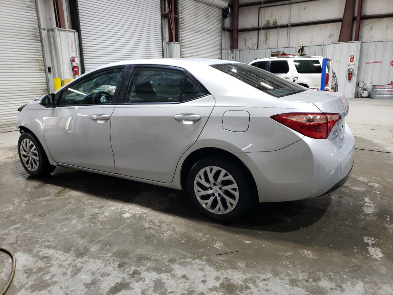 2018 Toyota Corolla L - Фото 2