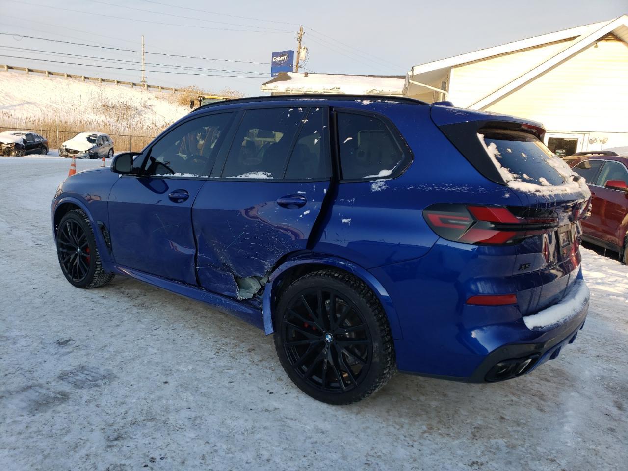 2025 BMW X5 M60I - Фото 2