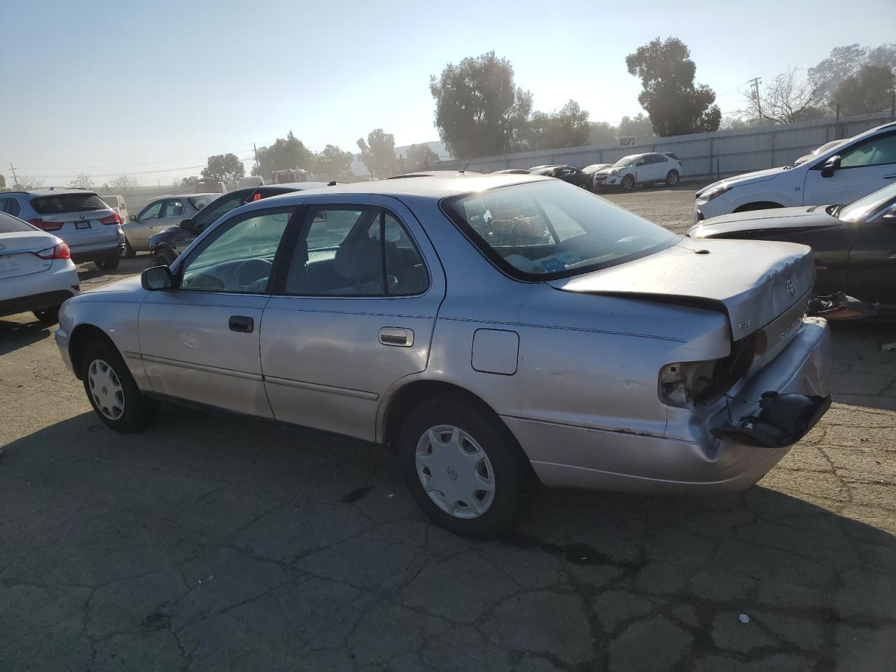 1996 Toyota Camry Dx - Фото 2