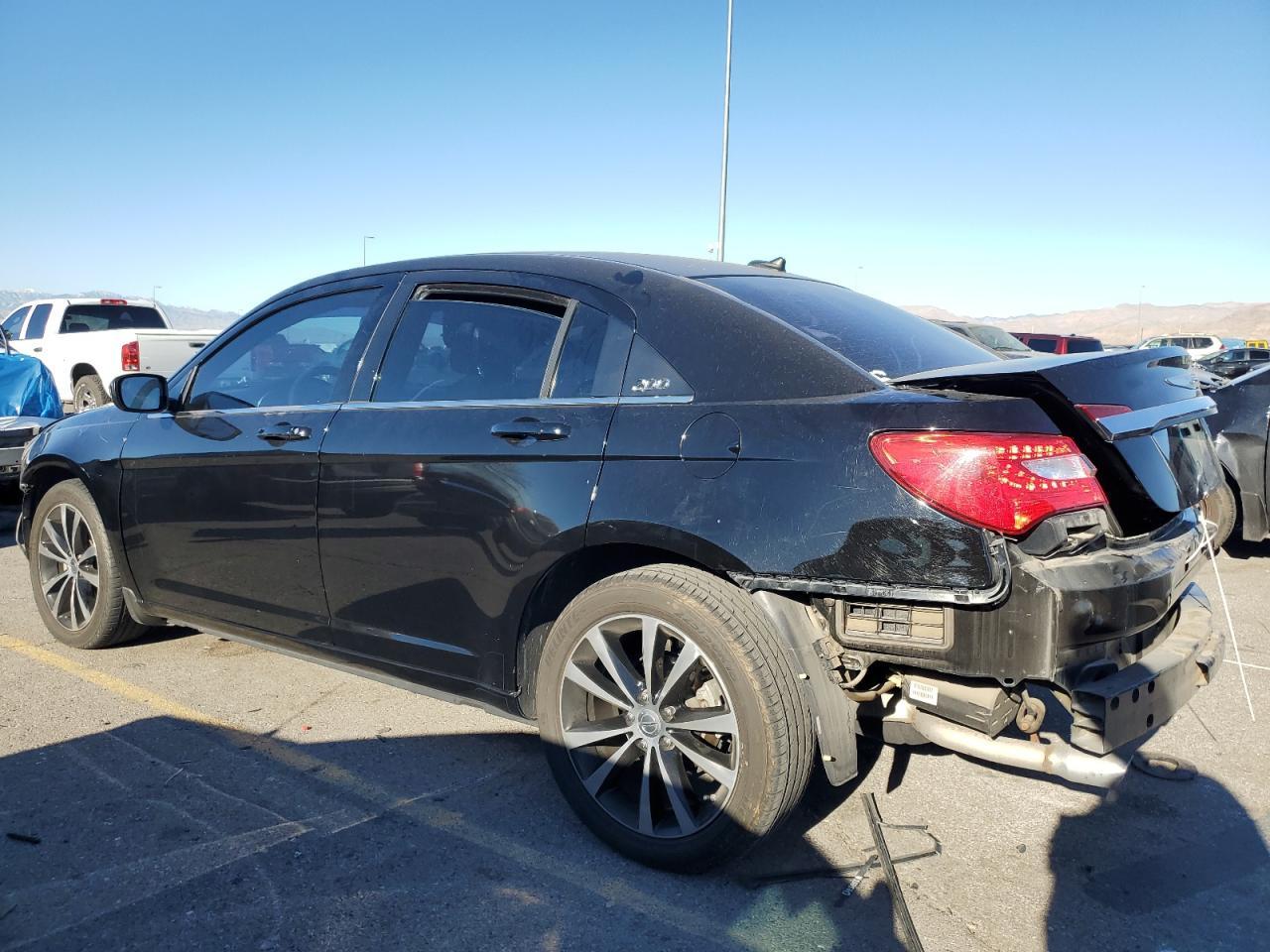 2014 Chrysler 200 Touring - Фото 2