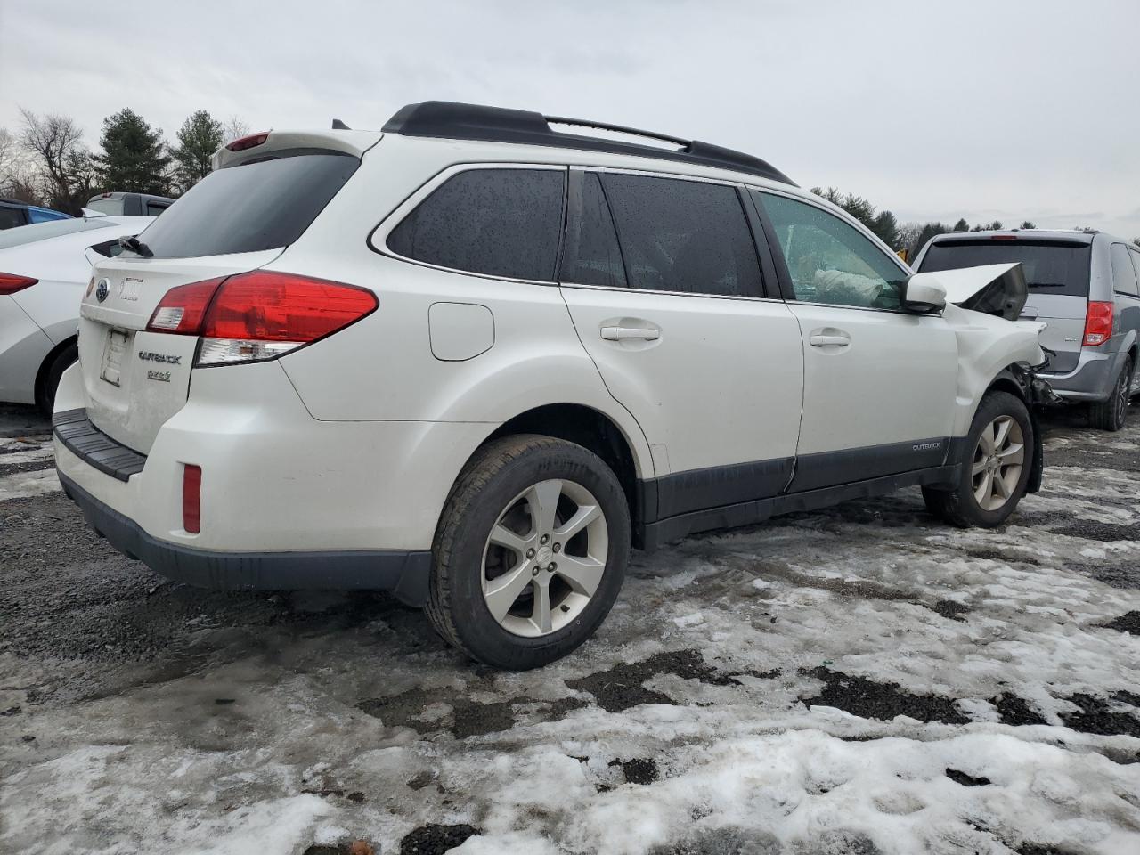 2013 Subaru Outback Li - Image 3